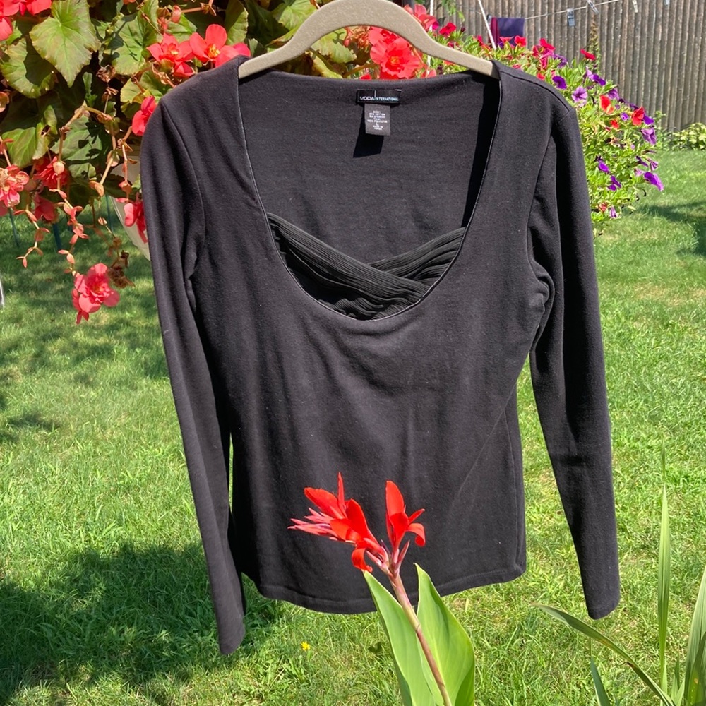 Moda international L long sleeve black top